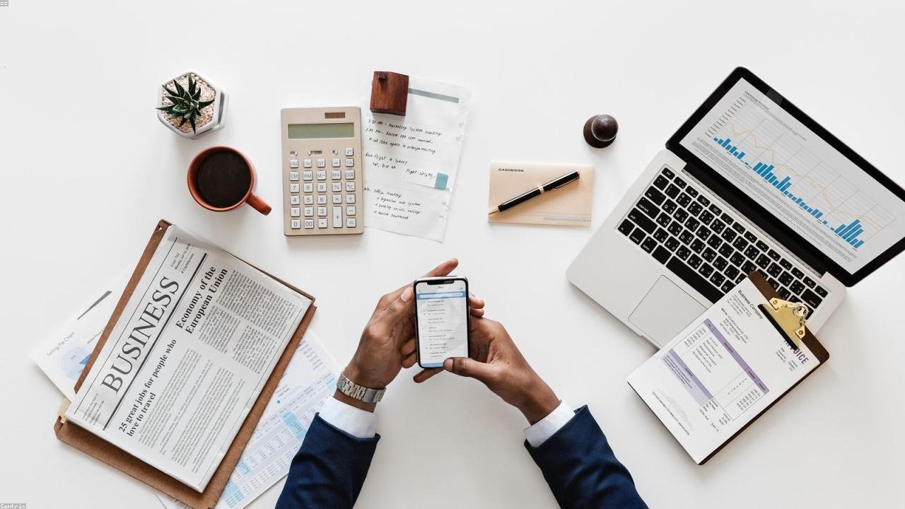 Editorial business photo for A Simple Offer Ladder for Freelancers Who Want Better Cash Flow: supporting operations detail scene.