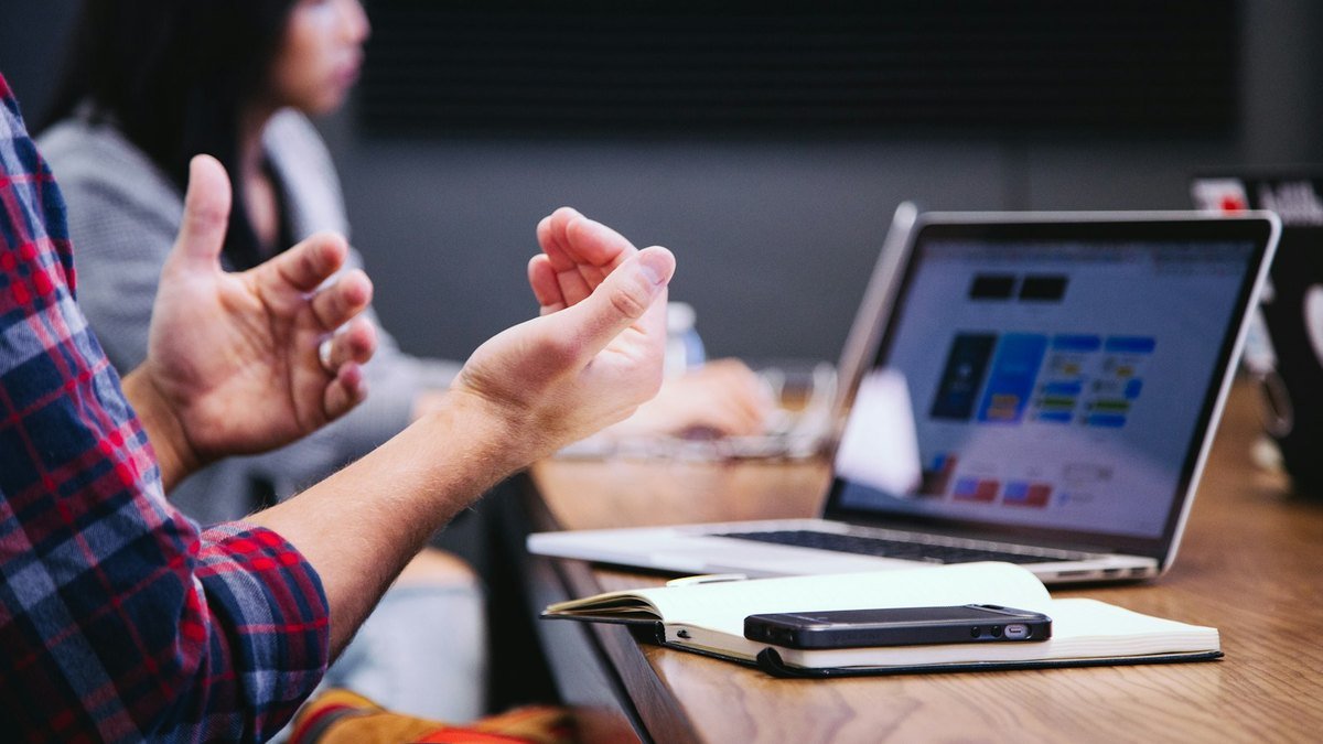 Small business team planning subscription offers and recurring customer value on a whiteboard.